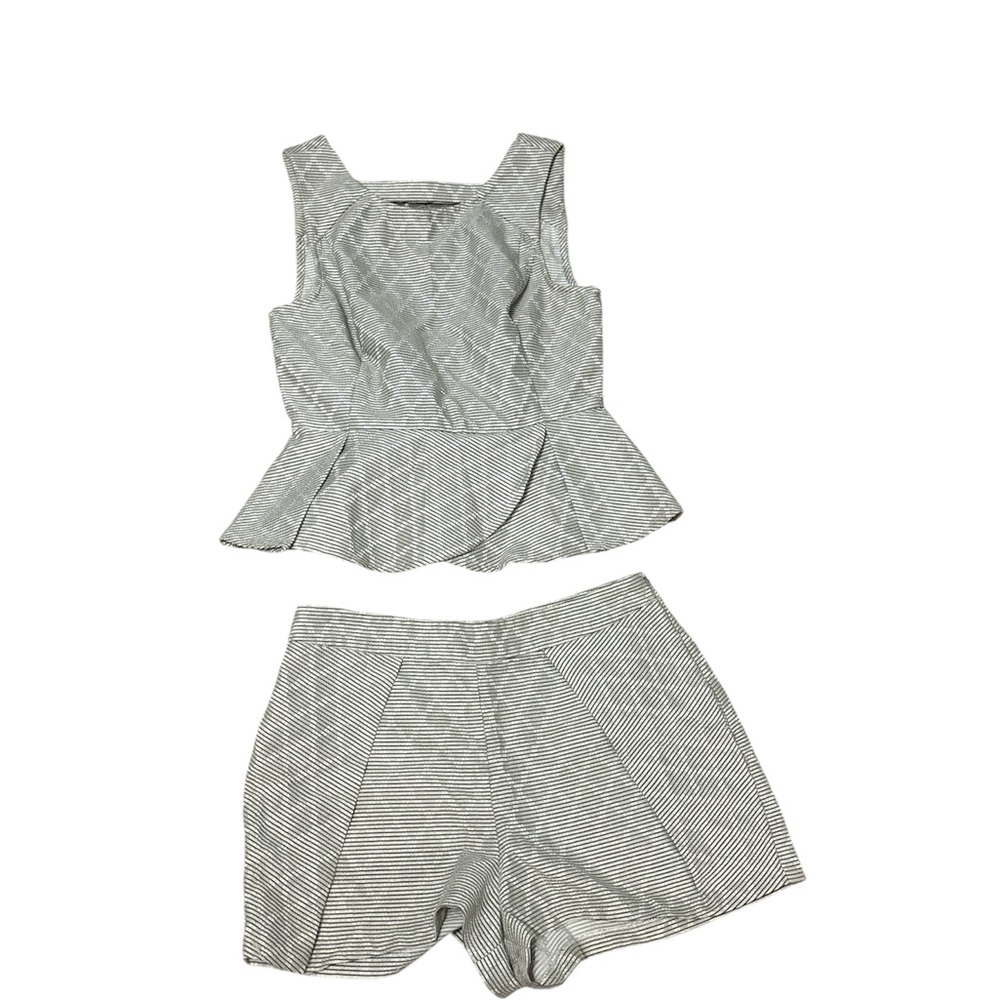 BCBGeneration White and Gray Patterned Top & Shorts Set